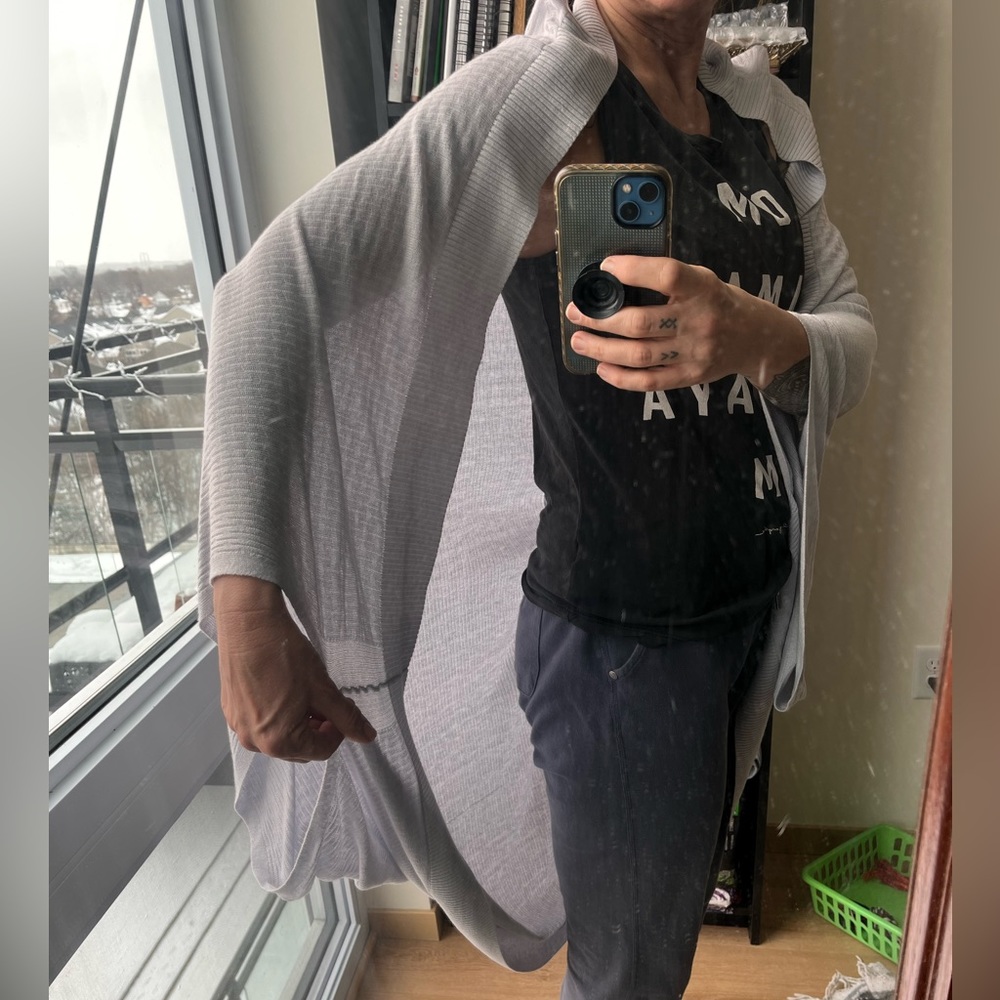 Light weight one size fits all Lululemon shawl, open cardigan. Light grey.